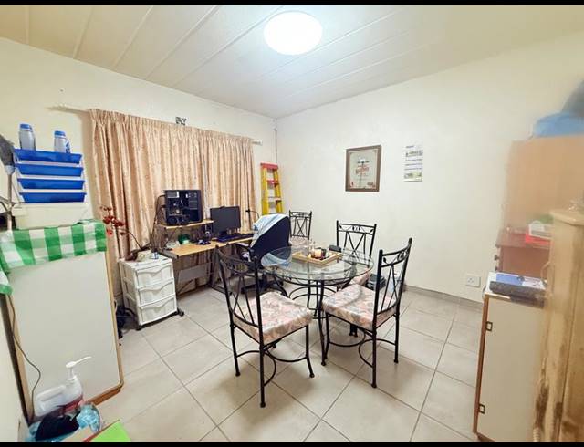 2 BEDROOM APARTMENT FOR SALE IN VANDERBIJLPARK CE 3